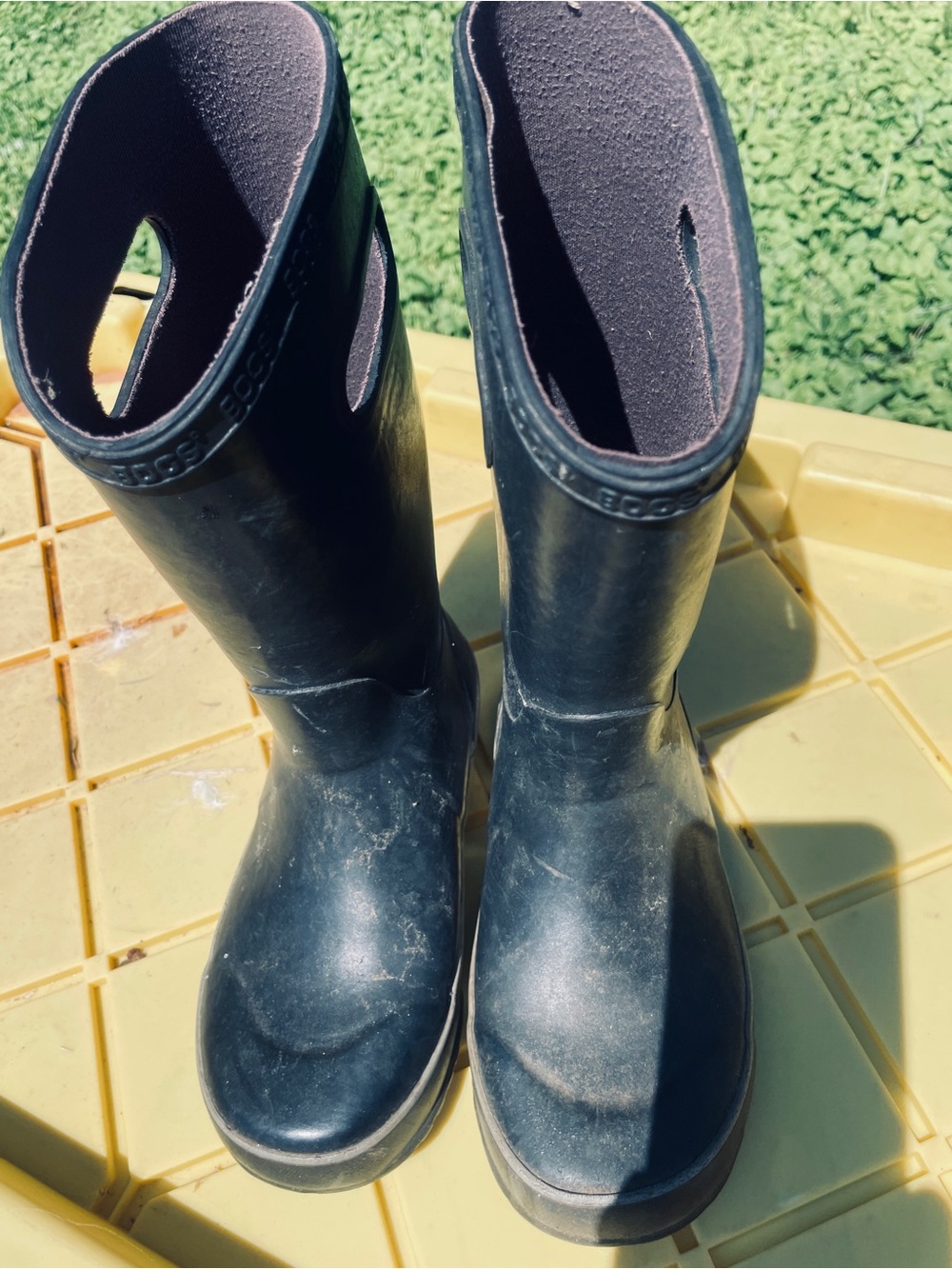 Bogs boys youth Black Rubber Rain Boots sz 2